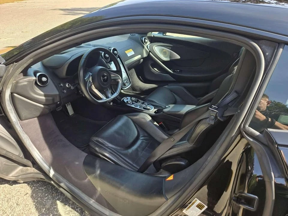 2023 McLaren GT - Image 2 of 10