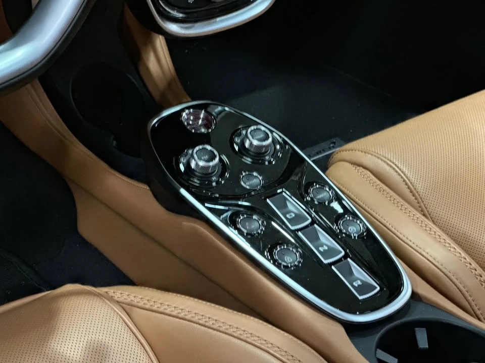 2023 McLaren GT - Image 16 of 16