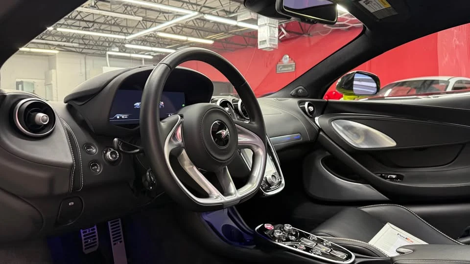2023 McLaren GT - Image 3 of 10