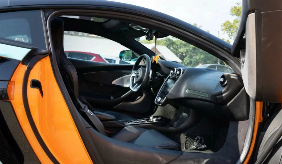 2023 McLaren GT - Image 14 of 17