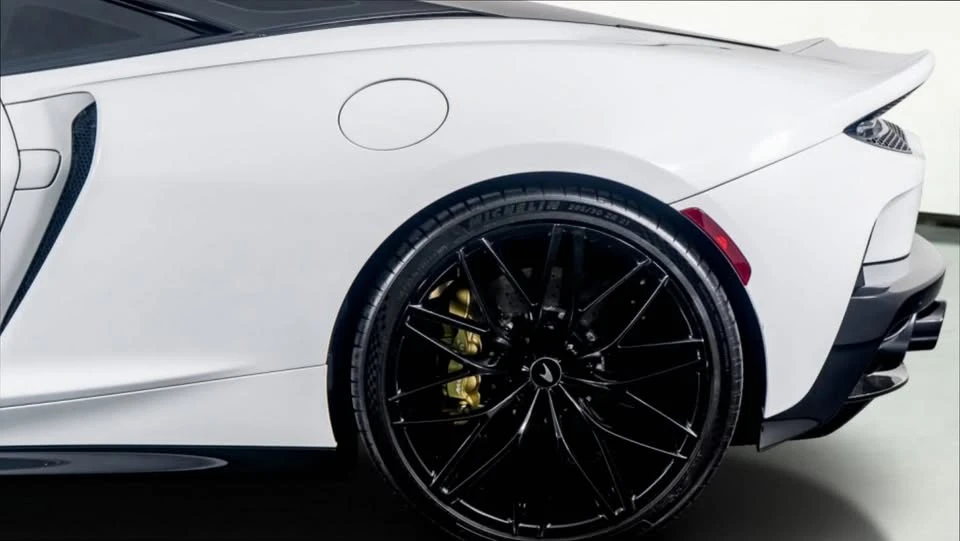 2023 McLaren GT - Image 9 of 17