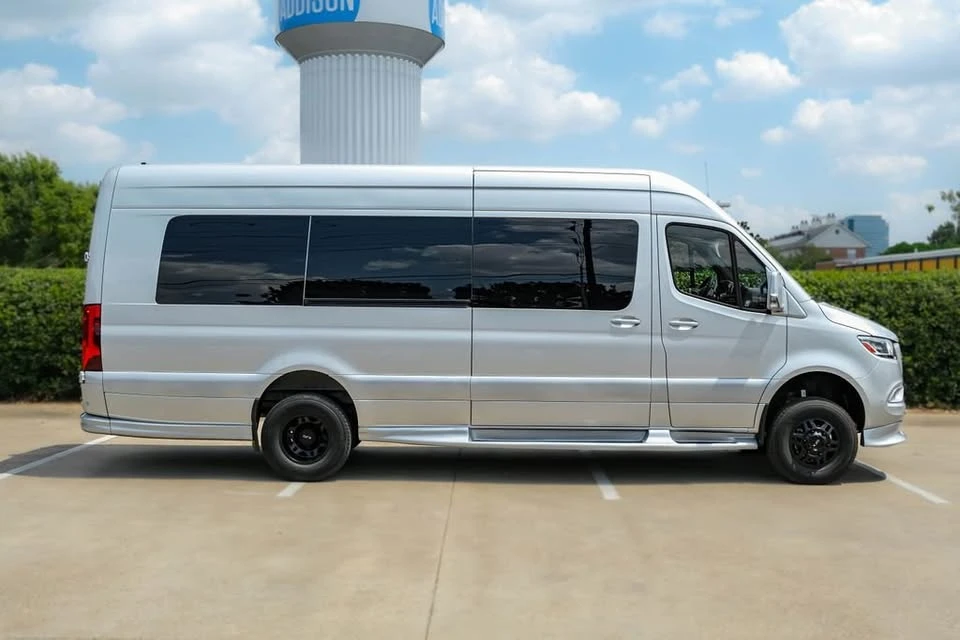 2023 Mercedes-Benz VS30 Sprinter - Image 2 of 20