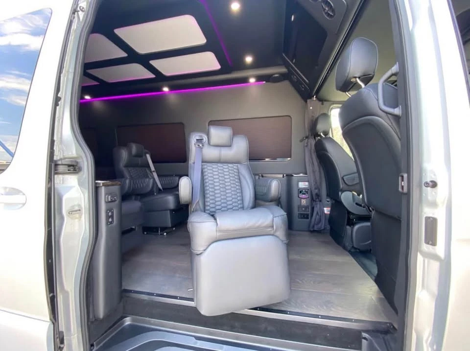 2023 Mercedes-Benz VS30 Sprinter - Image 2 of 8