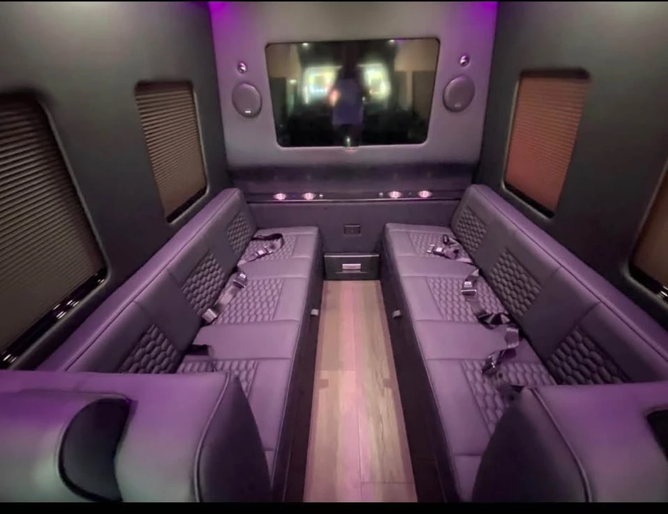 2023 Mercedes-Benz VS30 Sprinter - Image 4 of 8