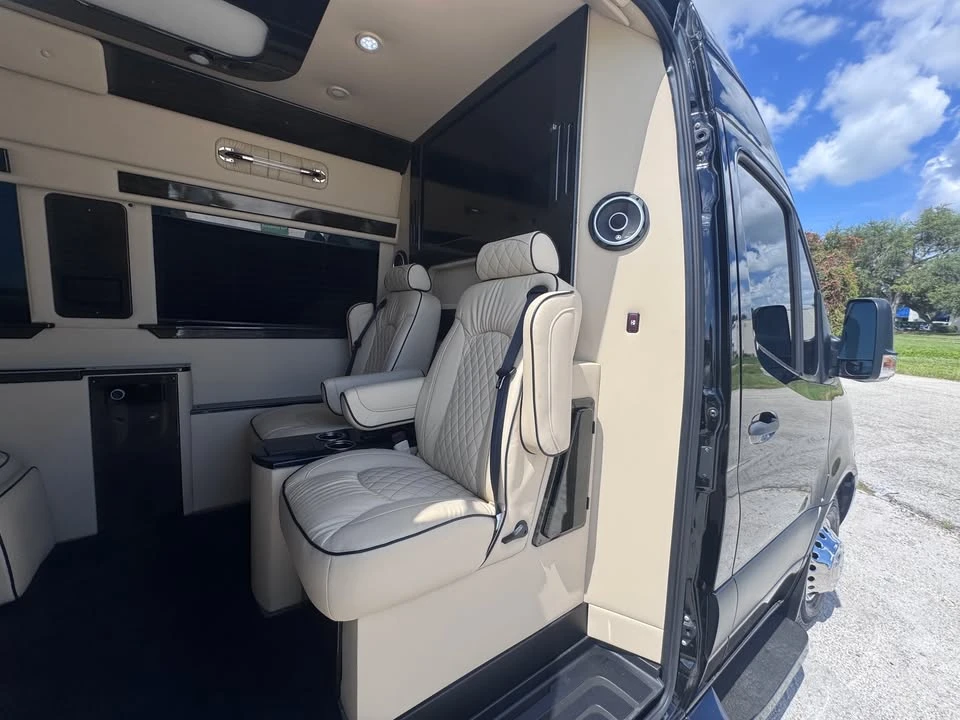 2023 Mercedes-Benz VS30 Sprinter - Image 10 of 20