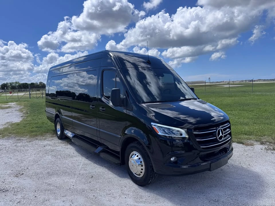 2023 Mercedes-Benz VS30 Sprinter - Image 2 of 20