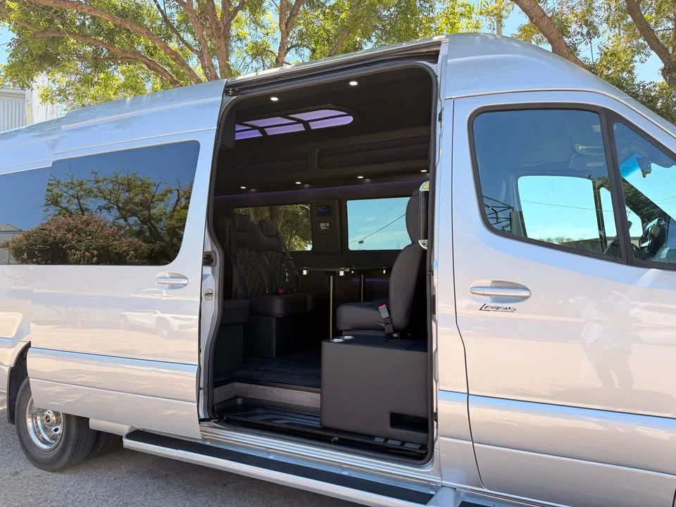 2023 Mercedes-Benz VS30 Sprinter - Image 3 of 20