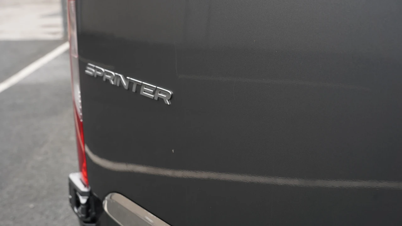 2023 Mercedes-Benz VS30 Sprinter - Image 17 of 31