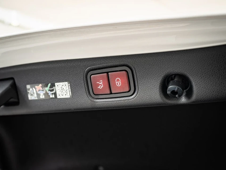 2023 Mercedes-Benz W213 E-Class - Image 19 of 21