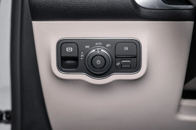 2023 Mercedes-Benz EQB - Image 17 of 19
