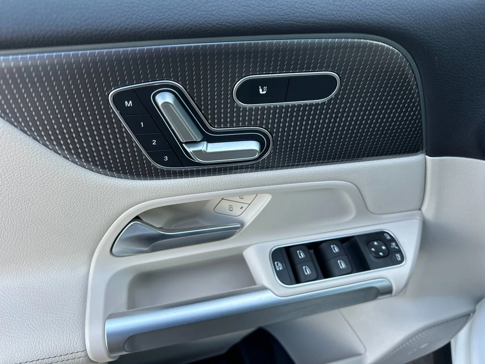 2023 Mercedes-Benz EQB - Image 11 of 12
