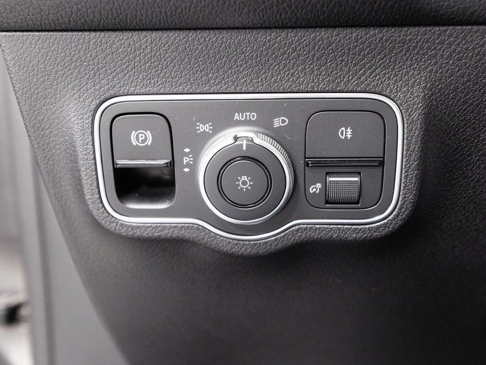 2023 Mercedes-Benz EQB - Image 9 of 21