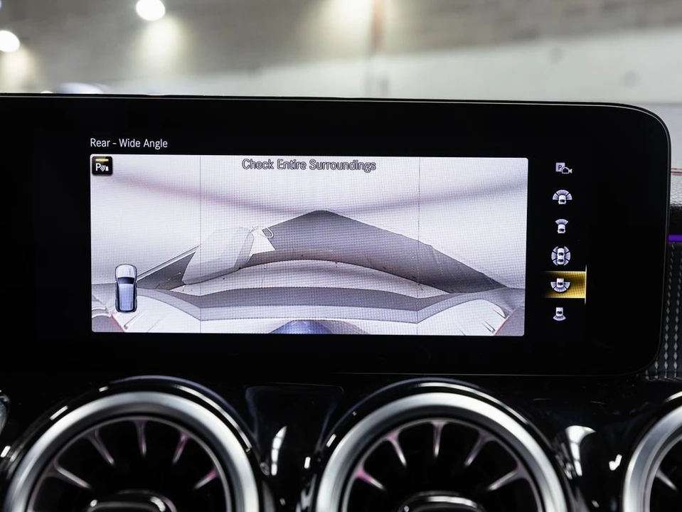 2023 Mercedes-Benz EQB - Image 18 of 21