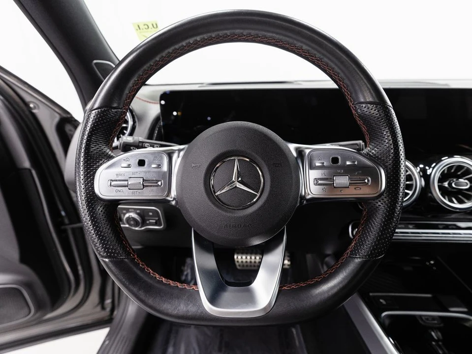 2023 Mercedes-Benz EQB - Image 11 of 21