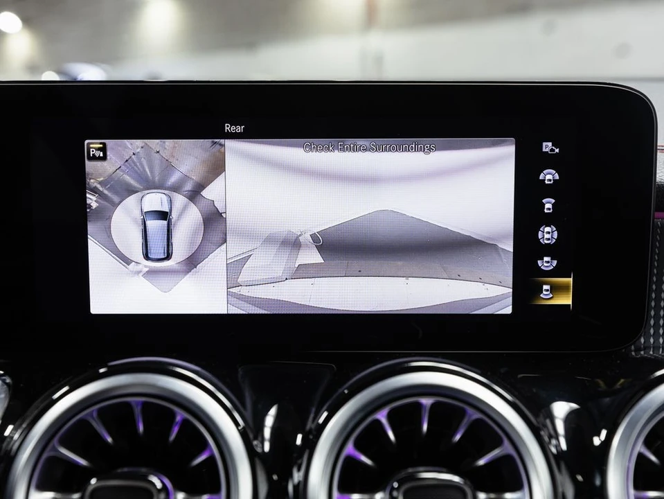 2023 Mercedes-Benz EQB - Image 17 of 21