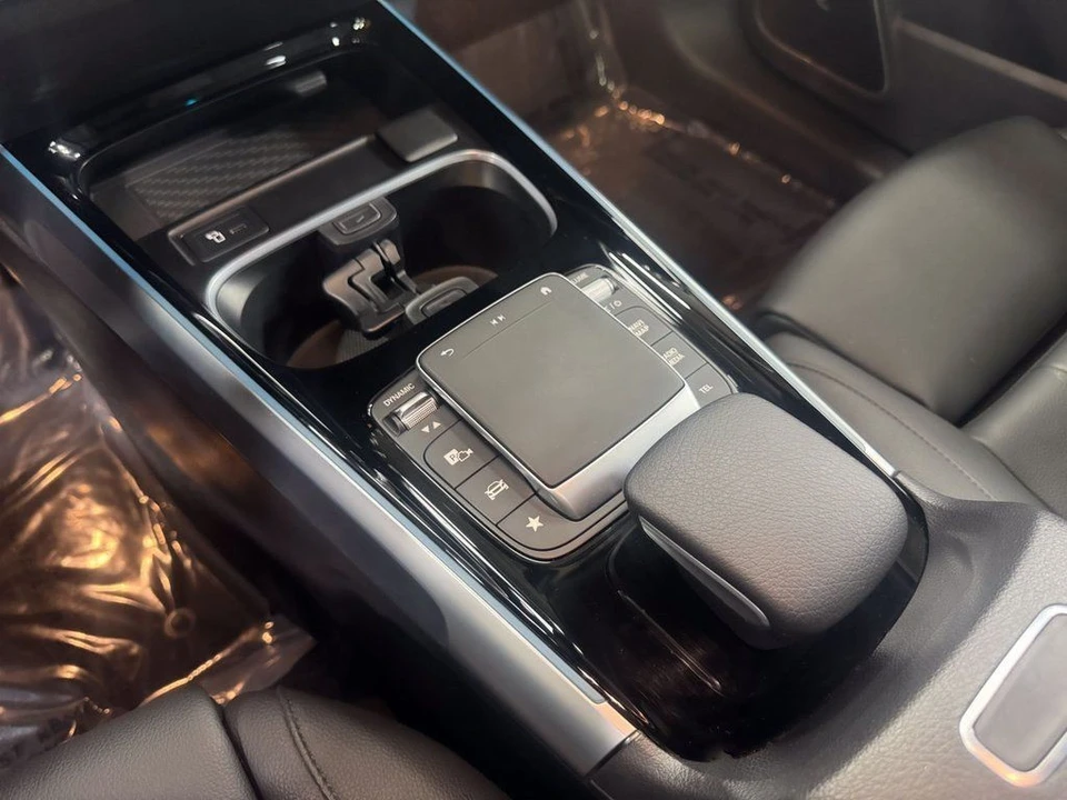 2023 Mercedes-Benz EQB - Image 15 of 21