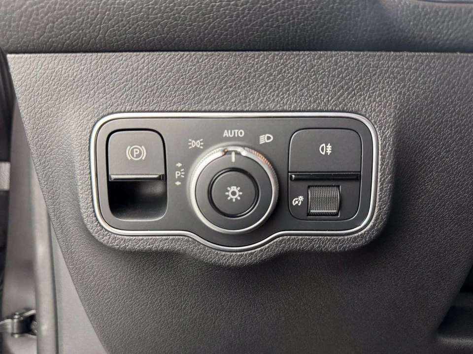 2023 Mercedes-Benz EQB - Image 10 of 21