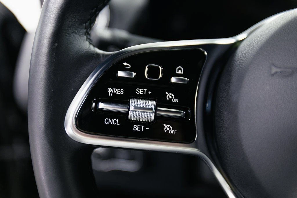 2023 Mercedes-Benz EQB - Image 10 of 21