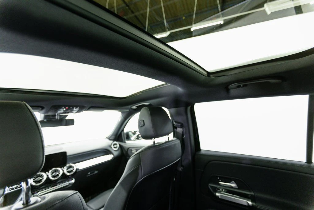 2023 Mercedes-Benz EQB - Image 19 of 21