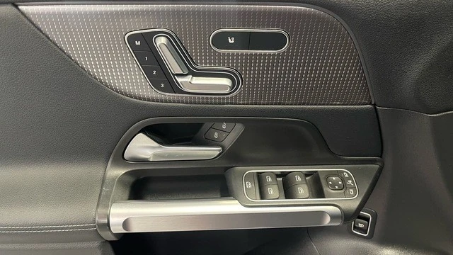 2023 Mercedes-Benz EQB - Image 27 of 31