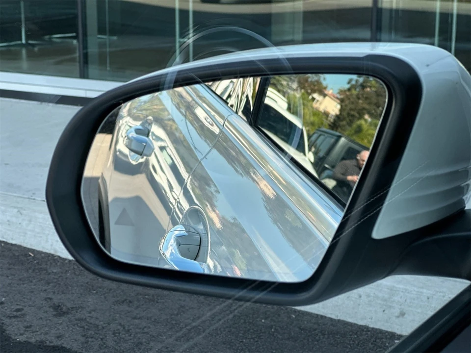 2023 Mercedes-Benz EQB - Image 10 of 12