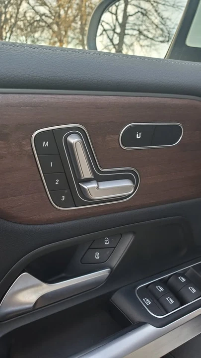 2023 Mercedes-Benz EQB - Image 9 of 17