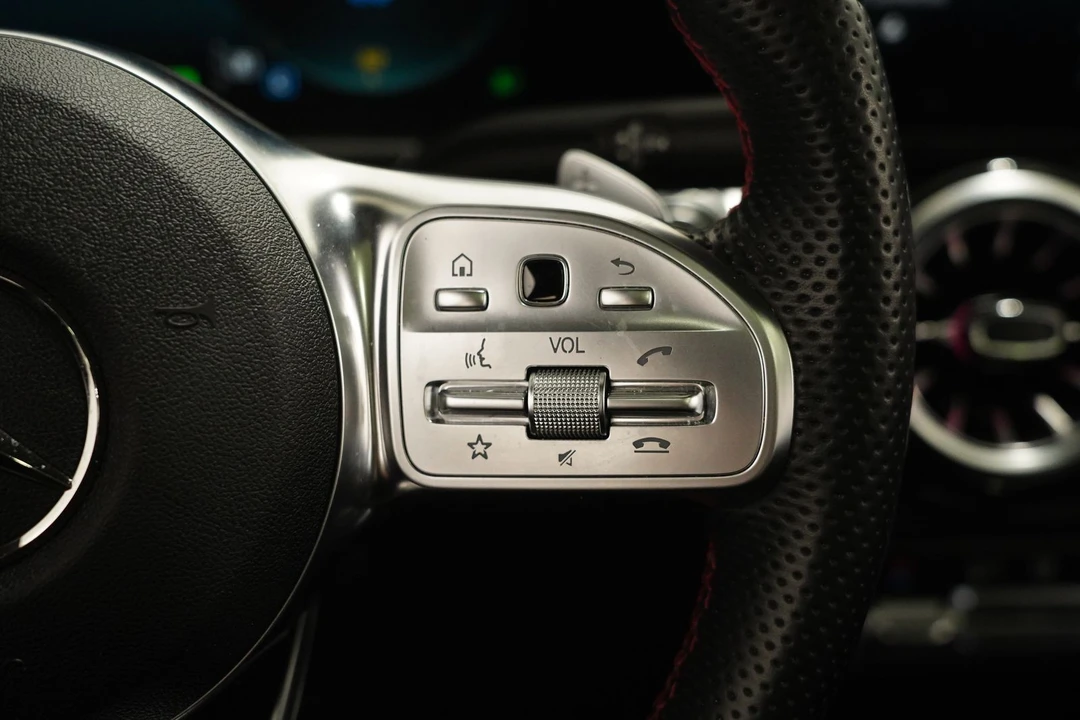 2023 Mercedes-Benz EQB - Image 18 of 21