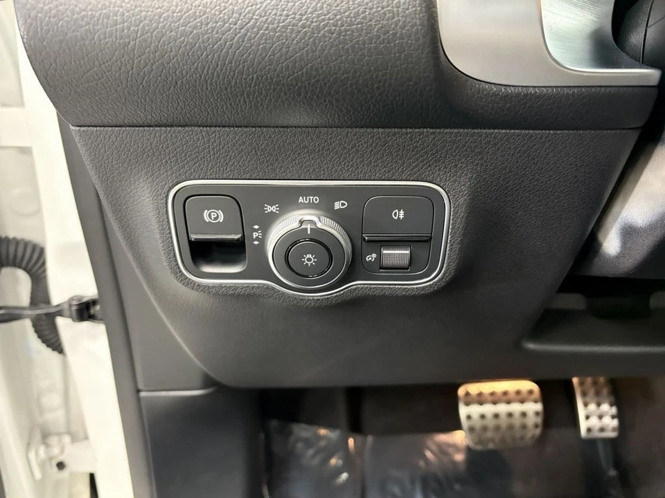 2023 Mercedes-Benz EQB - Image 10 of 12