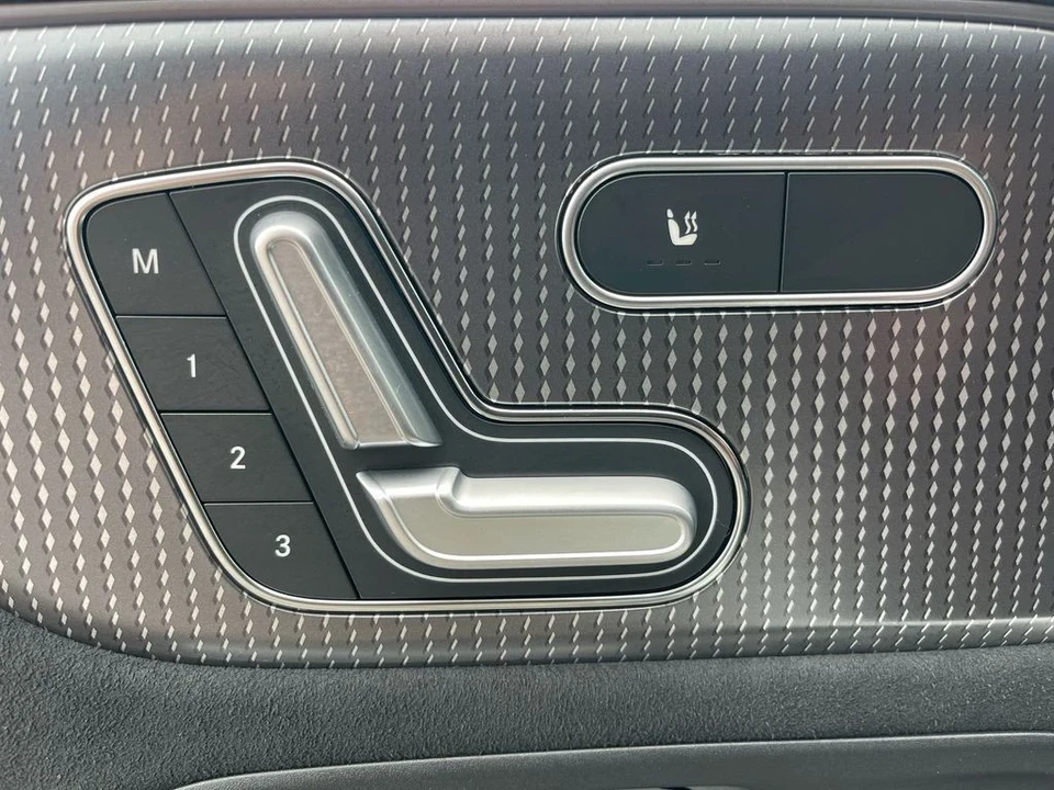 2023 Mercedes-Benz EQB - Image 10 of 12
