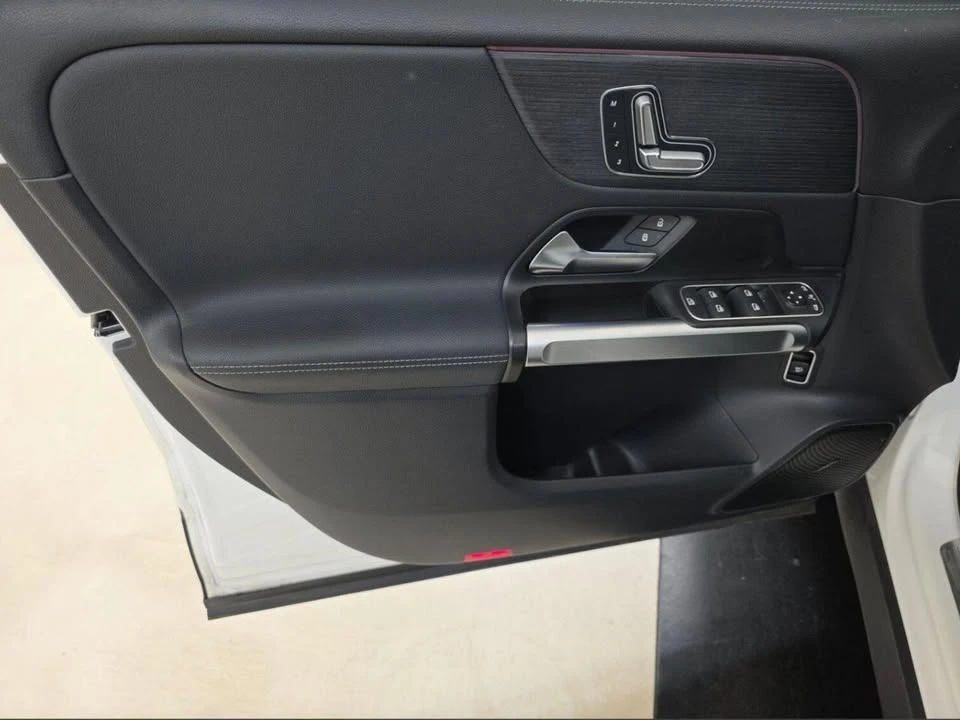 2023 Mercedes-Benz EQB - Image 9 of 15