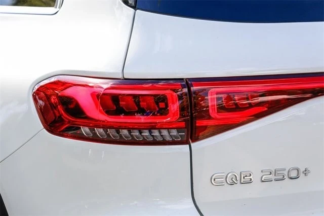 2023 Mercedes-Benz EQB - Image 8 of 12