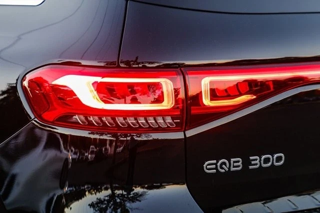 2023 Mercedes-Benz EQB - Image 8 of 12