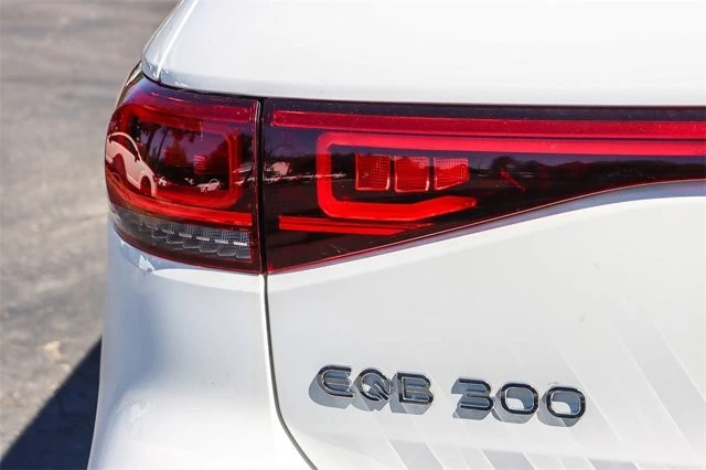 2023 Mercedes-Benz EQB - Image 8 of 12