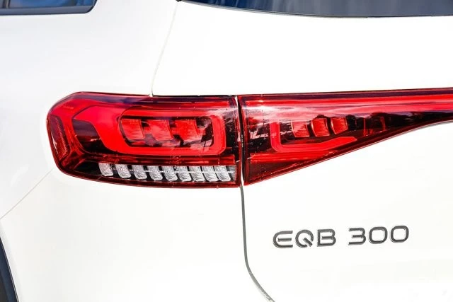 2023 Mercedes-Benz EQB - Image 8 of 12