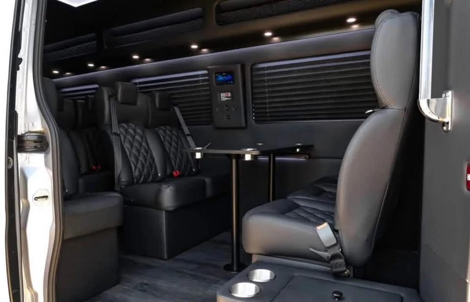2023 Mercedes-Benz VS30 Sprinter - Image 3 of 8