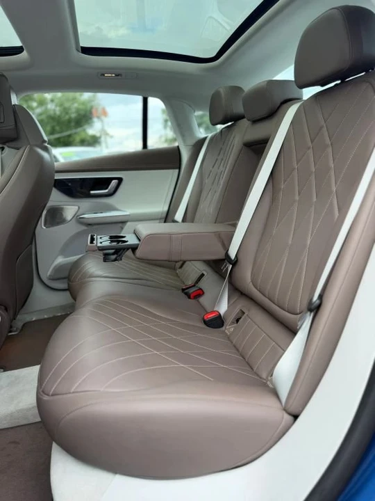 2023 Mercedes-Benz EQE - Image 9 of 17