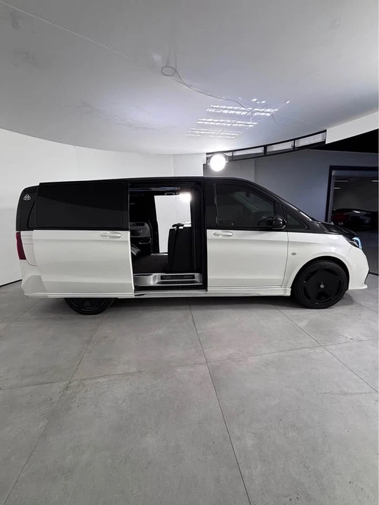 2023 Mercedes-Benz VS30 Sprinter - Image 8 of 18