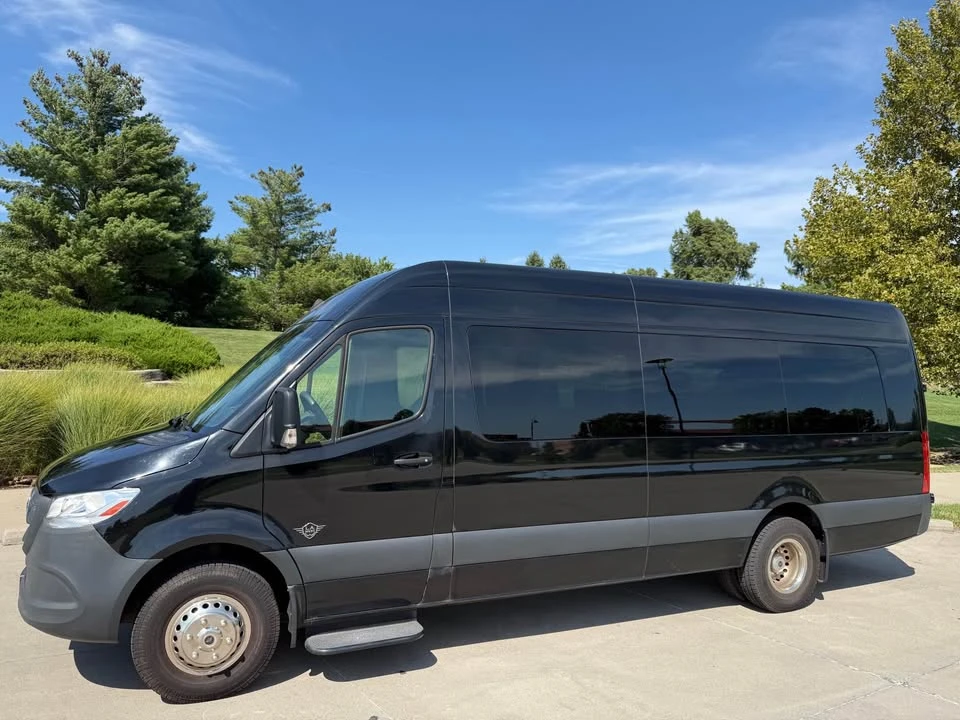 2023 Mercedes-Benz VS30 Sprinter - Image 2 of 15