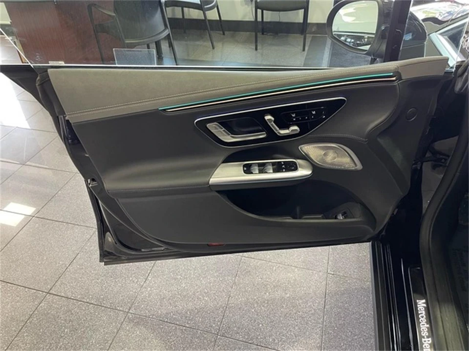 2023 Mercedes-Benz - Image 21 of 31
