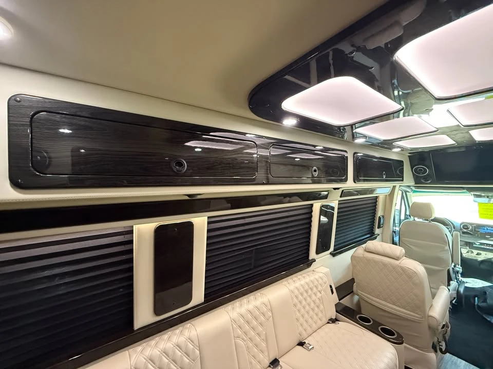 2023 Mercedes-Benz VS30 Sprinter - Image 16 of 17