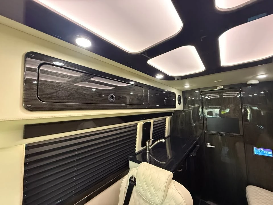 2023 Mercedes-Benz VS30 Sprinter - Image 17 of 17