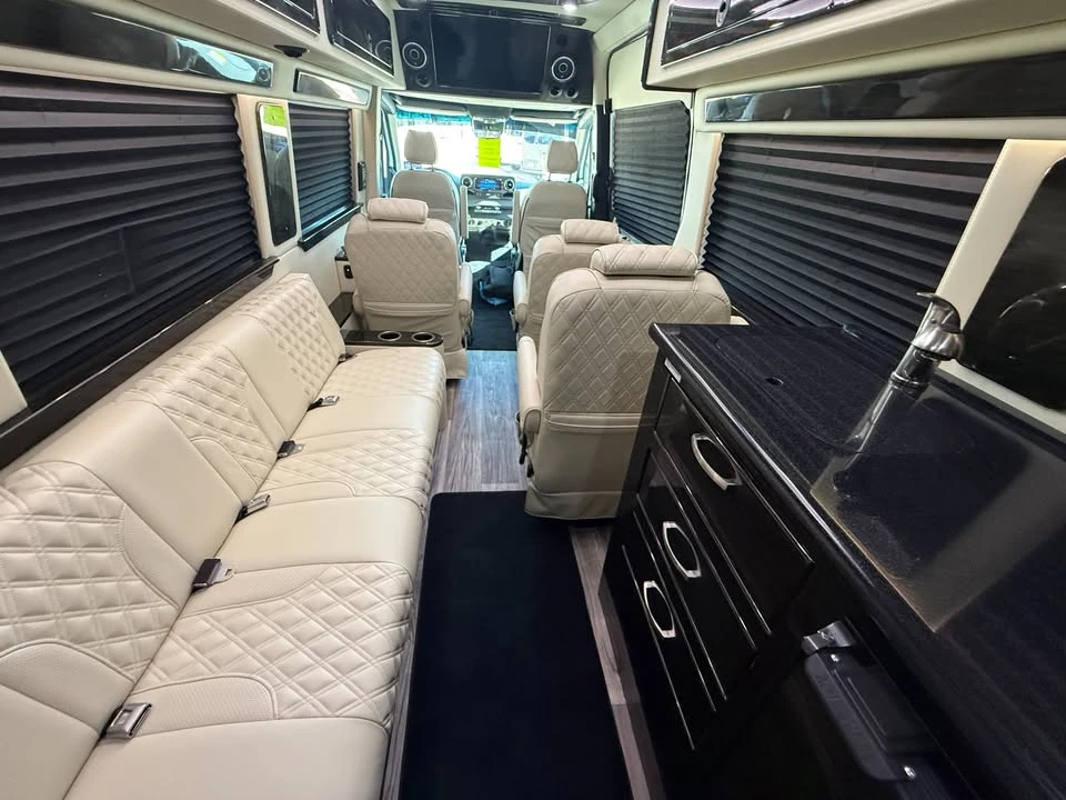 2023 Mercedes-Benz VS30 Sprinter - Image 15 of 17