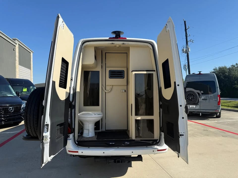 2023 Mercedes-Benz VS30 Sprinter - Image 5 of 17