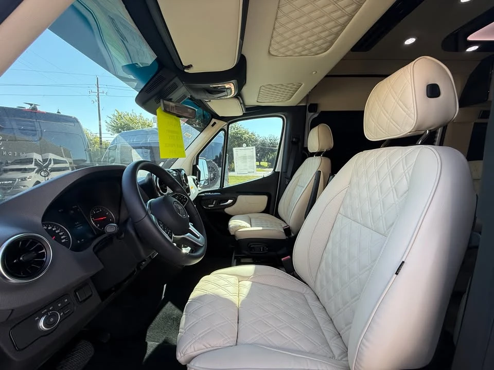 2023 Mercedes-Benz VS30 Sprinter - Image 9 of 17