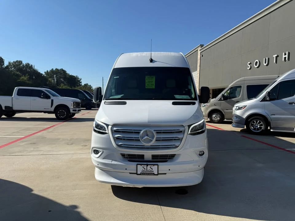 2023 Mercedes-Benz VS30 Sprinter - Image 8 of 17