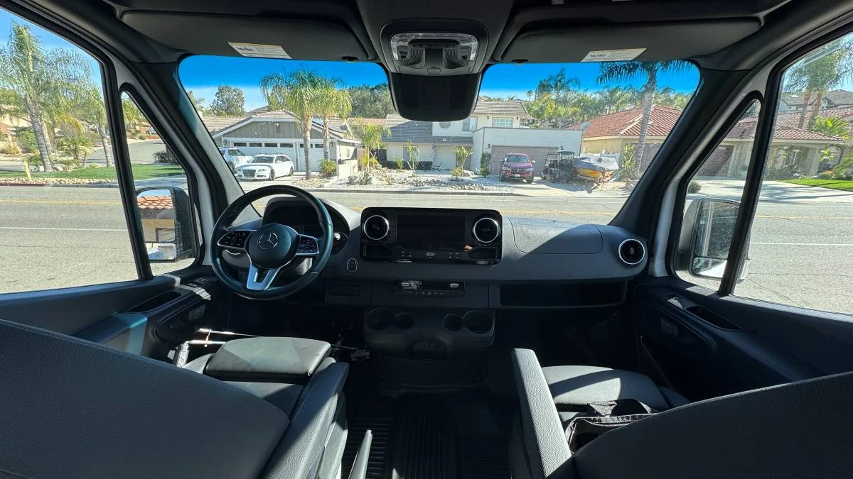 2023 Mercedes-Benz VS30 Sprinter - Image 2 of 8