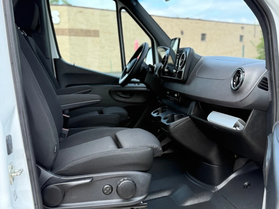 2023 Mercedes-Benz VS30 Sprinter - Image 15 of 21
