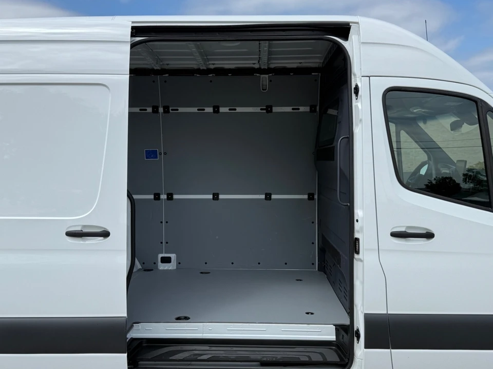 2023 Mercedes-Benz VS30 Sprinter - Image 11 of 21