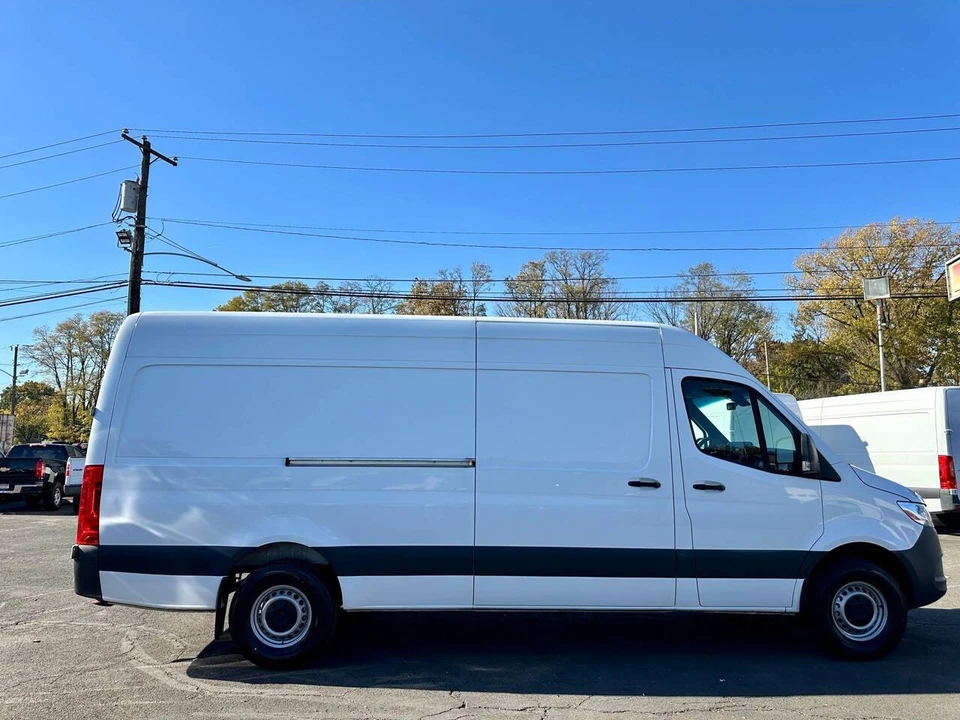 2023 Mercedes-Benz VS30 Sprinter - Image 4 of 21