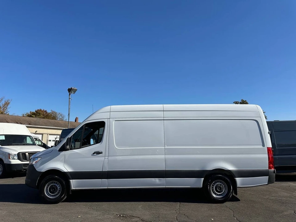 2023 Mercedes-Benz VS30 Sprinter - Image 8 of 21